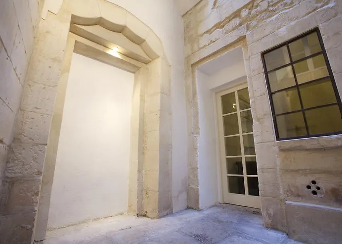Palazzo Gorgoni 3* לצ'ה